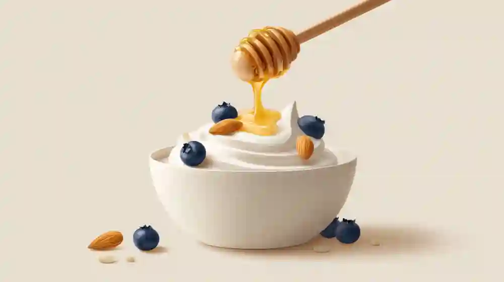 꿀을 곁들인 맛있고 건강한 그릭 요거트 한 그릇, 그릭 요거트 꿀조합
